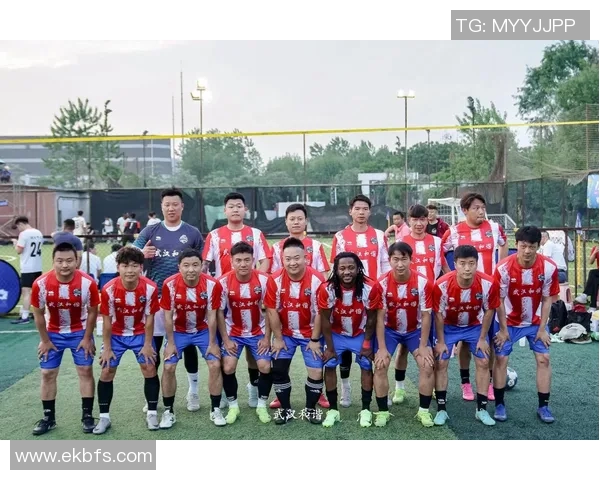 武汉足球队奋勇拼搏的崛起之路与锦标赛的辉煌成就探秘